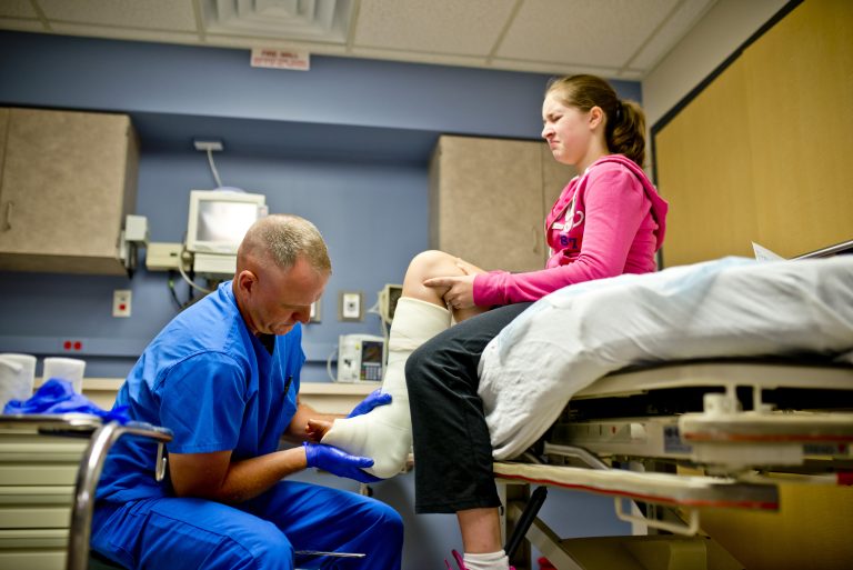 Read more about the article How to Choose the Right Foot Care Nurse in Toronto: A Guide for Health Enthusiasts and Seniors