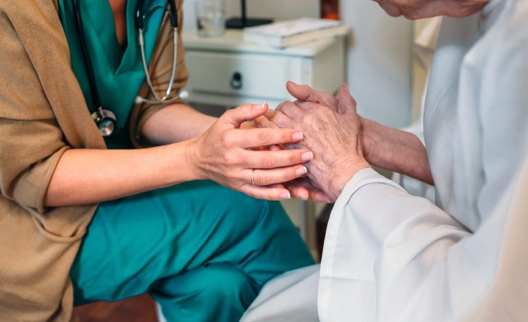 Read more about the article 10 Essential Resources for Palliative Care in Toronto: A Guide for Seniors and Their Families